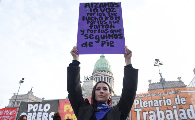 Ni una menos: marcha feminista frente al Congreso.