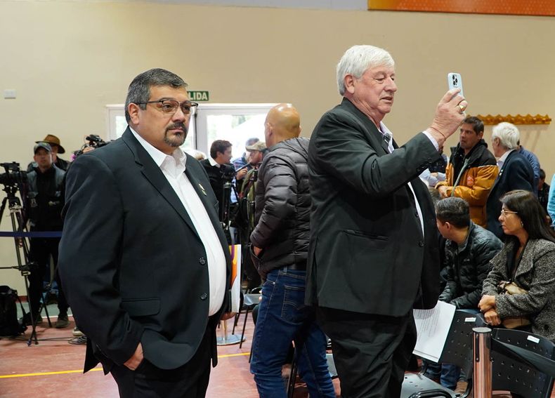 Walter Cortés y el presidente del Concejo Deliberante, Gerardo Del Río.