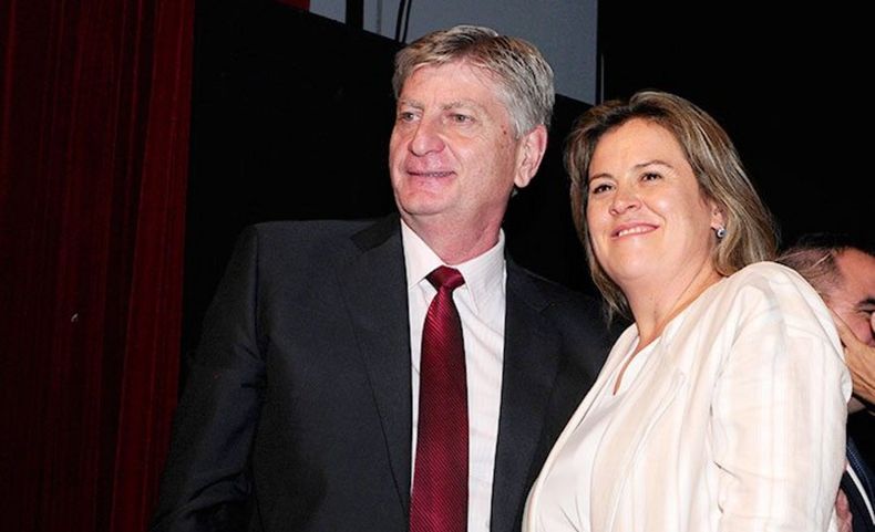 El gobernador de La Pampa Sergio Ziliotto junto a la intendenta de General Pico, Fernanda Alonso: el PJ provincial sacudido por la grieta nacional.