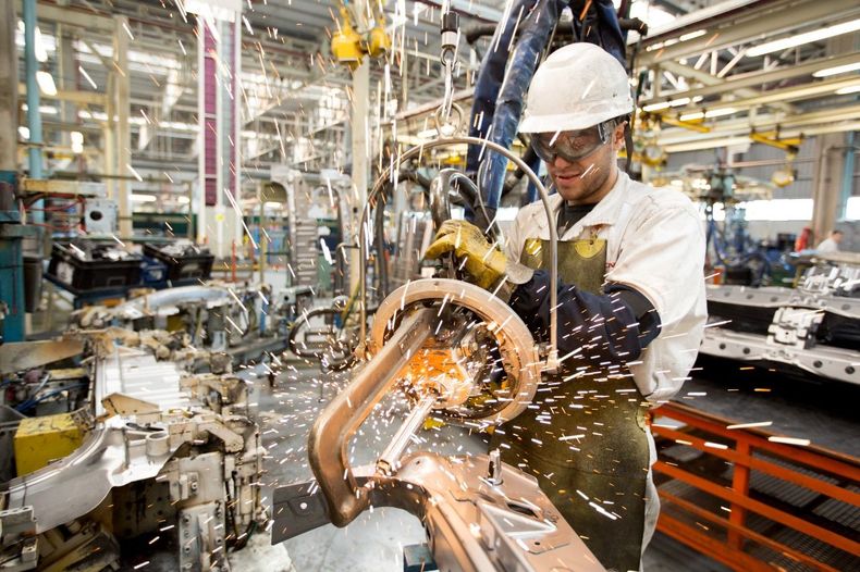 Javier Milei hundió a la construcción y puso de rodillas a la ndustria manufacturera&nbsp;