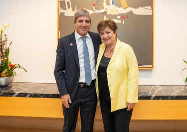 Toto Caputo con la titular del FMI, Kristalina Georgieva.