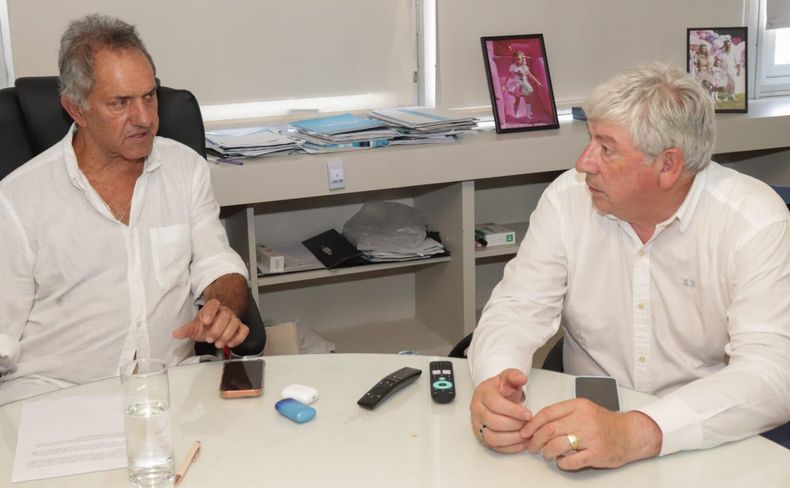 El secretario de Turismo, Daniel Scioli junto al intendente de Bariloche, Walter Cortés.