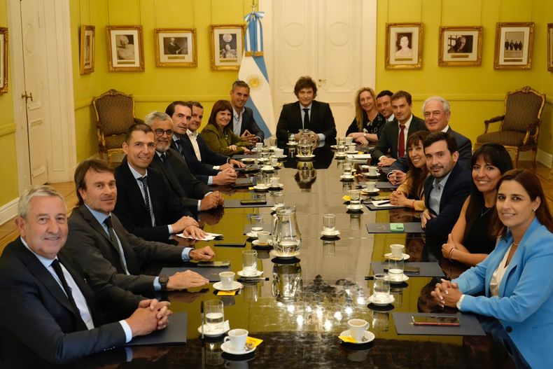 El bloque UCR, con Javier Milei, Patricia Bullrich y Martín Menem.&nbsp;