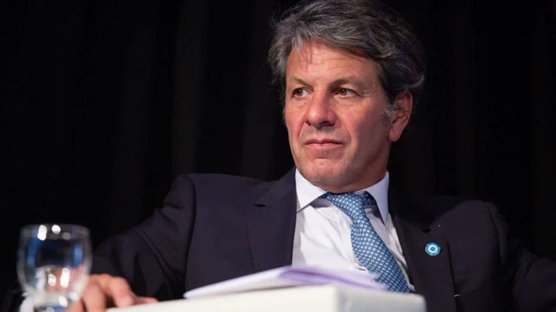 Juan Pazo, la mano derecha de Toto Caputo, vuelve a chocar con Guillermo Plate por el manejo político del mercado de las aseguradoras