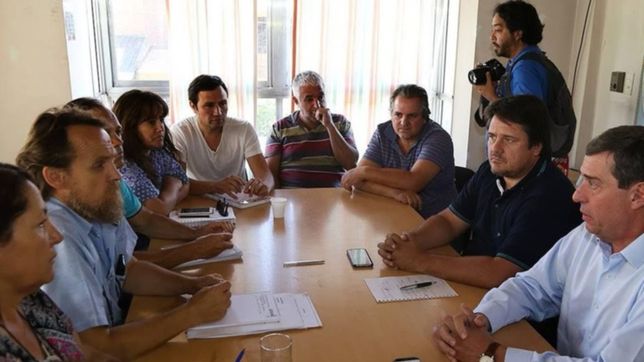 se extiende la dificil negociacion con los gremios neuquinos