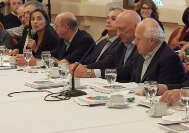 Socialistas analizan sumar dirigentes PRO para rearmar el progresismo