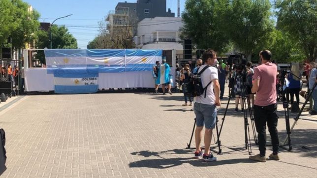 austero respaldo a macri: incondicionales, curiosos y bombista puteador