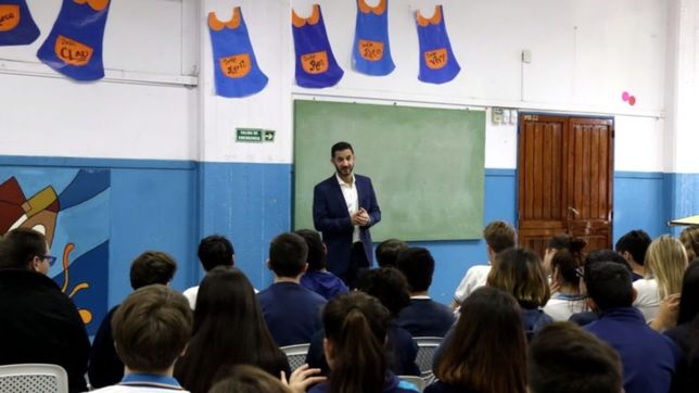 tombolini sale al cruce de larreta y lo pega a macri