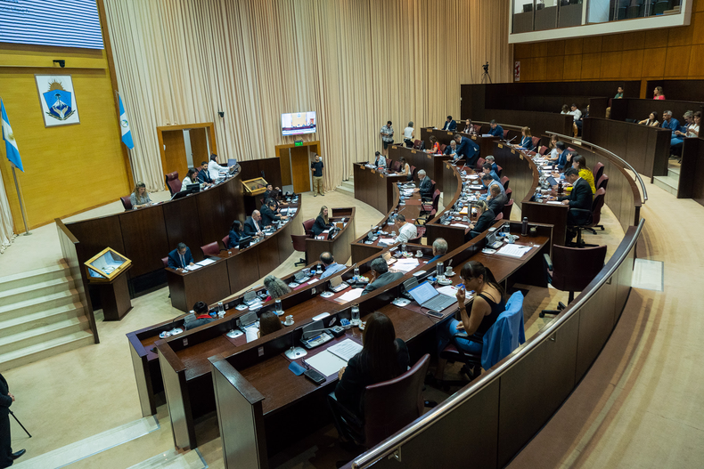 La Legislatura de Neuquén aprobó por mayoría el presupuesto 2024 de Rolando Figueroa.