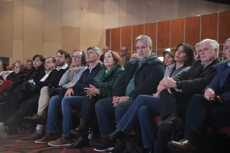 Tironeada. Natalia de la Sota, en la primera fila del acto de Schiaretti en Buenos Aires.&nbsp;