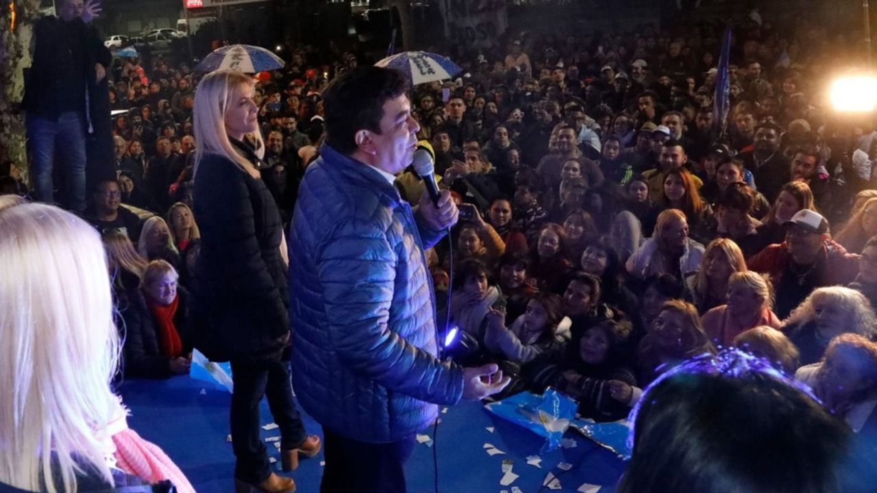 Espinoza: “Basta de grietas, vamos todos detrás de la bandera argentina”