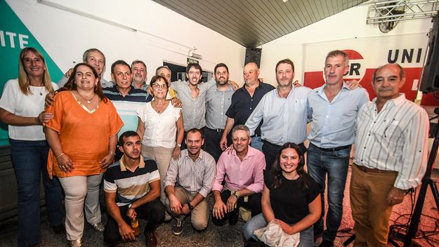 Martín Berhongaray, junto a las principales referencias de intendencias de la UCR en La Pampa: un juego de intereses y tensiones. FOTO: www.radiokermes.com