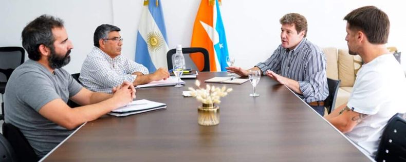 Gustavo Melella con los vocales de OSEF para analizar las cuentas en rojo de la obra social estatal más austral de la Patagonia.