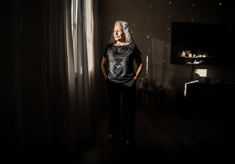 Alicia Chaves, hoy, en su vivienda, 50 años después de la maniobra que permitió que las casas de barrio llegaran al pueblo. FOTO: www.radiokermes.com