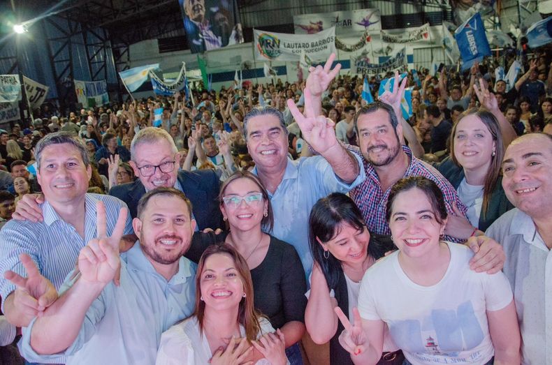 Jorge Capitanich, Magda Ayala y compa&ntilde;&iacute;a, en uno de los actos de campa&ntilde;a de esta semana.