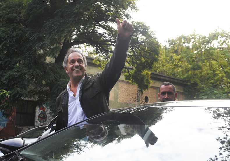 Daniel Scioli, durante una recorrida por Mar del Plata, en enero de 2023.