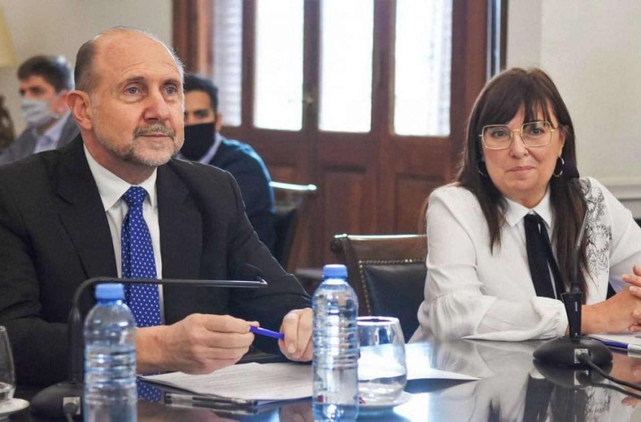 Celia Arena, ministra de Gobierno de Santa Fe, junto al gobernador Omar Perotti.