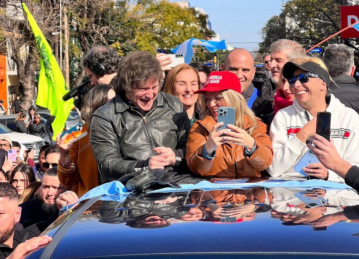 Javier Milei y Carolina Piparo, durante la campaña.