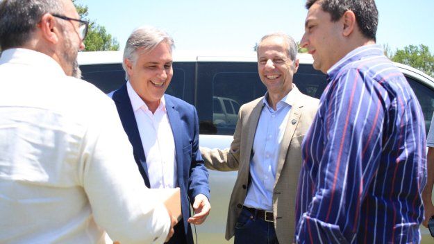 Martín Llaryora, junto al intendente de San Francisco, Damián Bernarte.&nbsp;