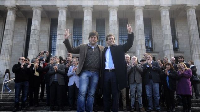 Mariano Recalde y Leandro Santoro caminan la Ciudad de Buenos Aires