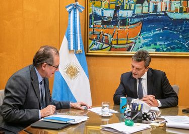 Miguel Pesce del Banco Central y el ministro de Economía Sergio Massa