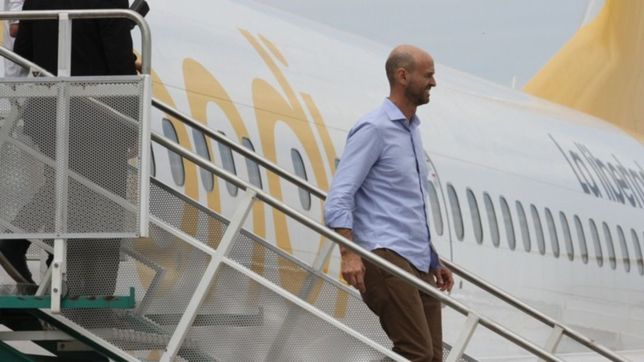 en guerra con los aeronauticos, el gobierno avalo el sindicato low cost