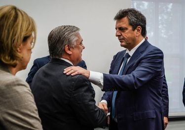 La superagenda de Massa, entre lluvia de dólares y reclamos locales