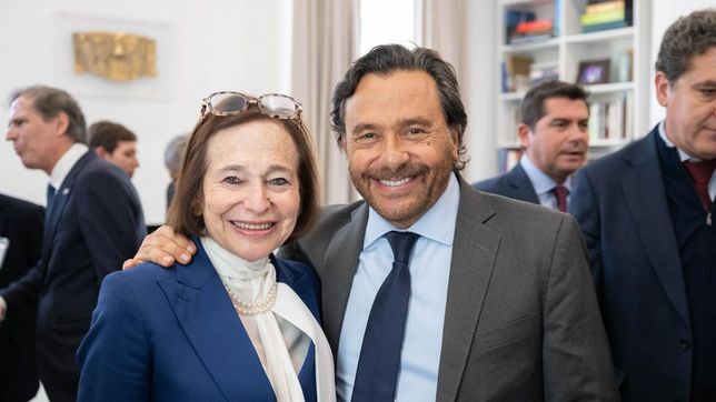 Gustavo Sáenz junto a Susan Seagal en Argentina Week