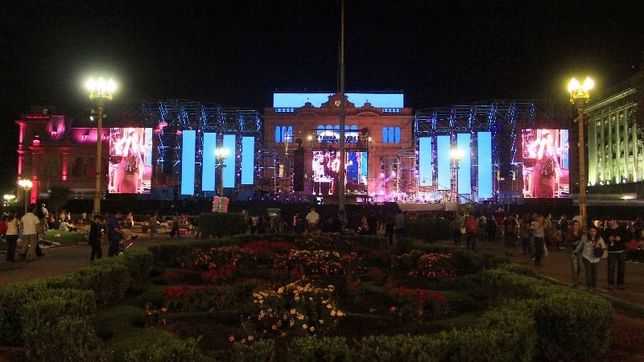 con saludos presidenciales, arrancaron los festejos en plaza de mayo
