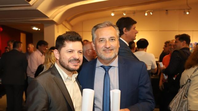 para evitar el fuego amigo, perotti presento a sus espadas en el senado