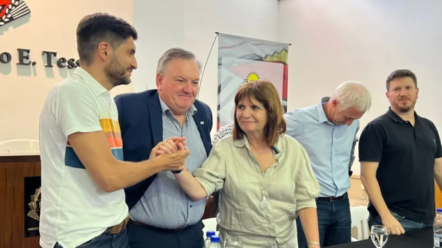 Maximiliano Pullaro y Patricia Bullrich durante la visita de la porteña al Comité de la UCR provincial.