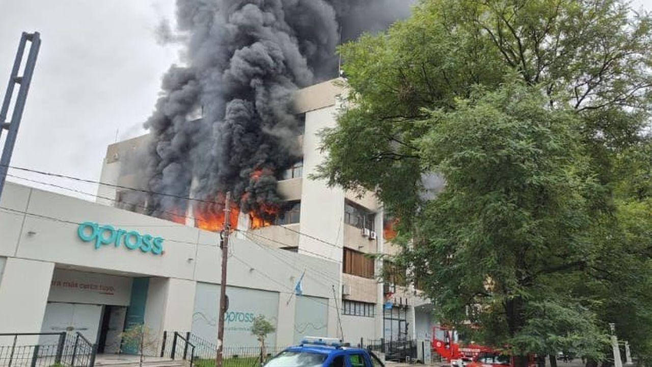 El incendio en Apross reavivó la grieta entre el oficialismo y la oposición que denuncia encubirmiento de pruebas en el marco de una causa por defraudación en la obra social