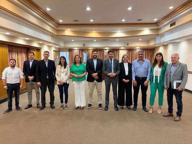 Maximiliano Pullaro junto a parte de los diputados nacionales de Santa Fe