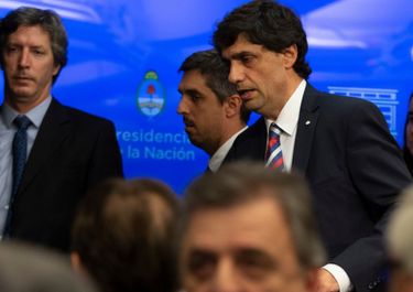 Sale S&P, entra Fitch: otra agencia pone a la Argentina en default