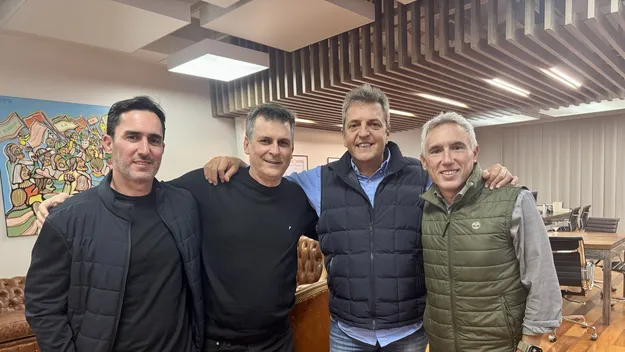 Ignacio Boero, el candidato a presidente de Newells de Maximiliano Pullaro, sumó una foto con Sergio Massa.