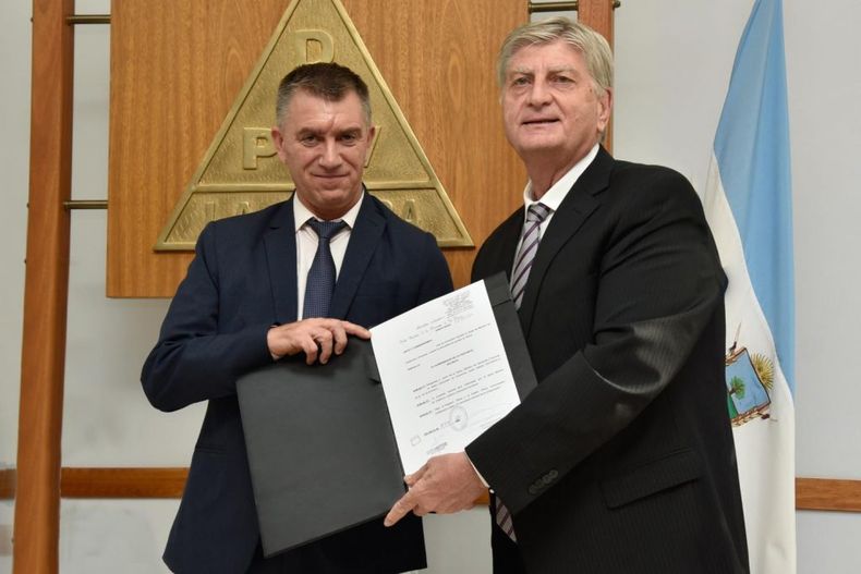 El gobernador de La Pampa, Sergio Ziliotto, junto a su ministro de Hacienda y Finanzas Guido Bisterfeld: un presupuesto para resistir.