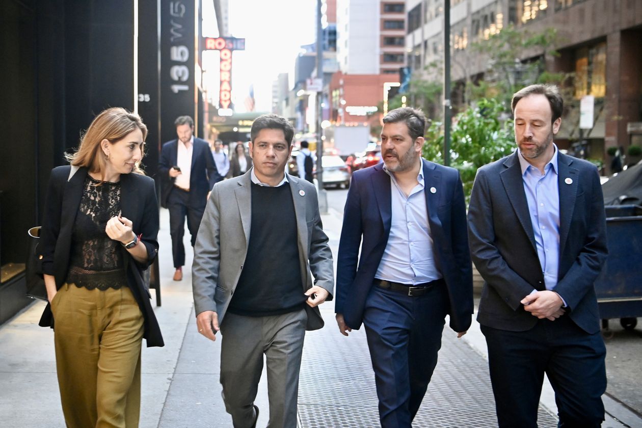 Axel Kicillof llevó su tercera posición a Nueva York. En la foto, con Cecilia Nicolini, Carlos Bianco y Pablo López.