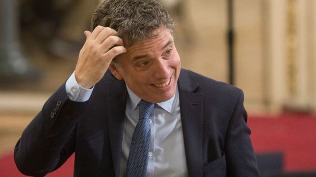 caputo no esta solo: dujovne, tambien a la defensiva por su foja financiera