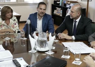 Contratistas de obras le reclaman a Perotti que les pague las deudas
