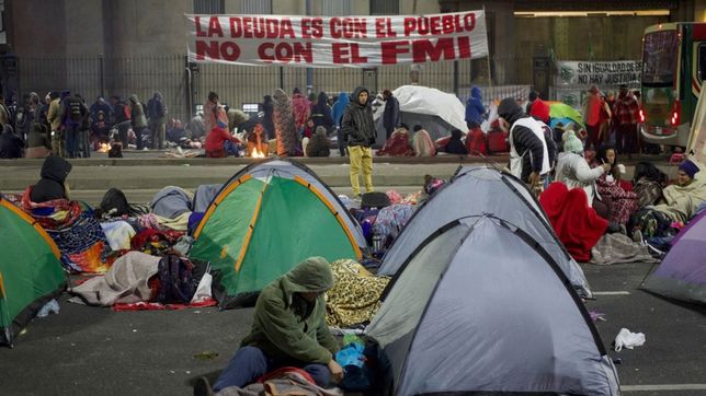 la crisis economica hace crujir la paz social pactada por los sindicatos
