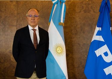 Doble misión de Nielsen en EE.UU.: inversiones petroleras y acercamiento a Trump