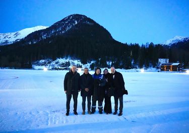 En Davos, Javier Milei junto a Pablo Quirno, Toto Caputo, Karina Milei y Federico Sturzenegger.