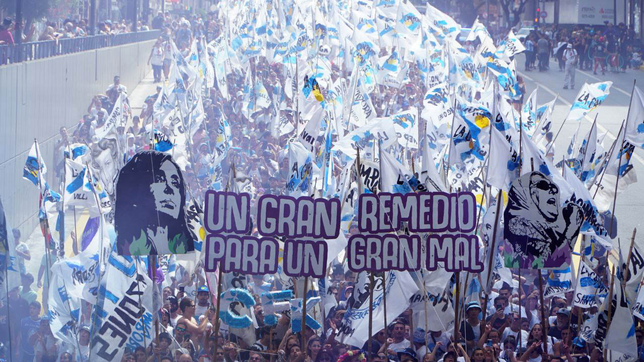 las fotos de la marcha de la campora por el dia de la memoria