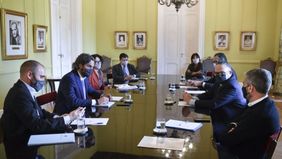 Economía sin cabeza: el gabinete de Antón Pirulero y nostalgias cafieristas