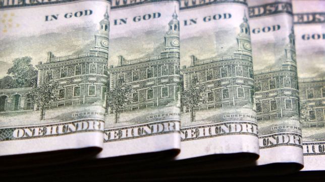 in god we trust: el dolar blue no frena y cerro a $337